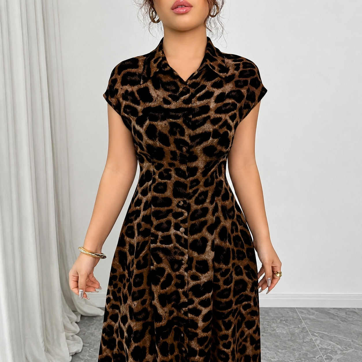 Vestido Celina™ com Estampa de Leopardo e Cintura Marcada