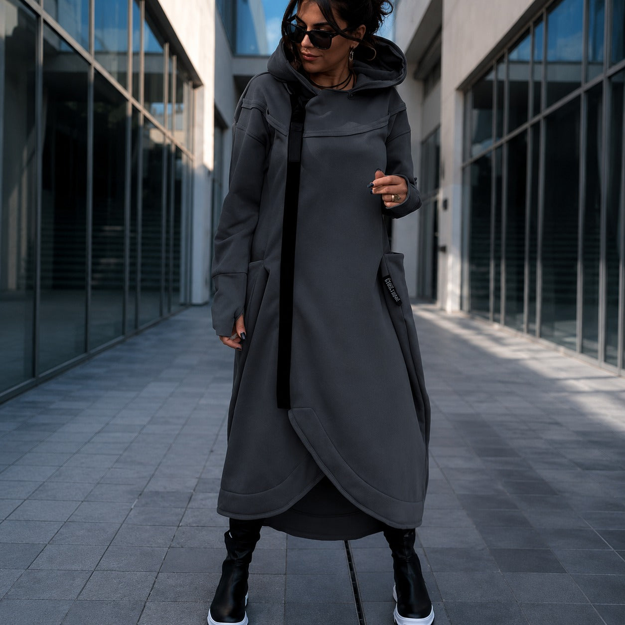 Casaco Longo Linara™ Oversized com Capuz, Zíper e Punhos com Abertura para o Polegar