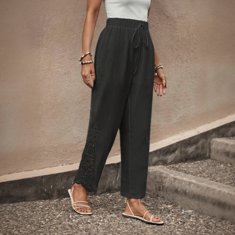 Calça Vionna™ em Linho de Algodão Com Bordado Vazado Na Barra E Caimento Leve / Elegância Casual Sem Apertar