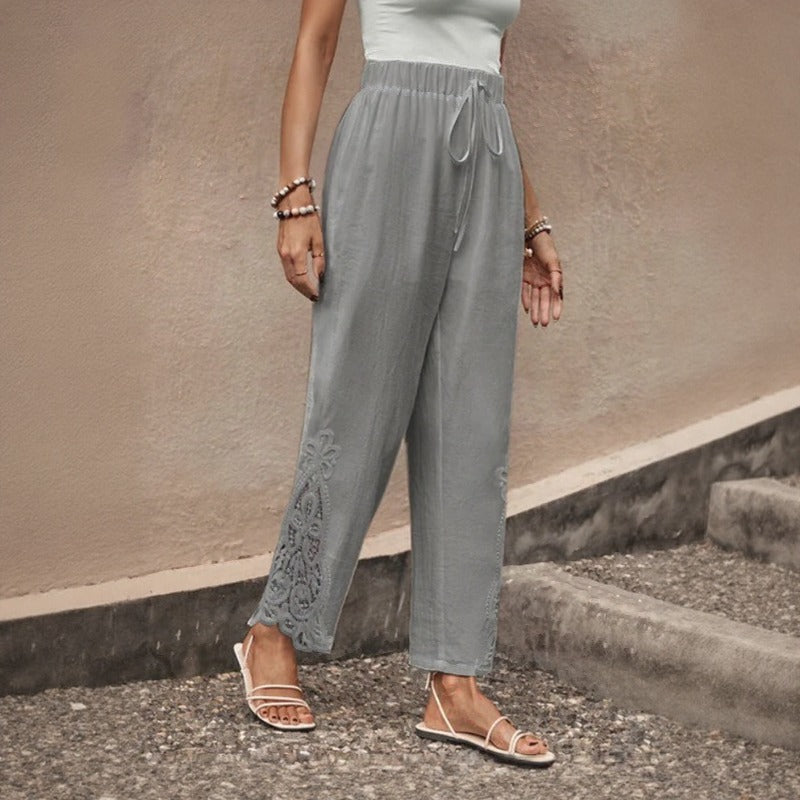 Calça Vionna™ em Linho de Algodão Com Bordado Vazado Na Barra E Caimento Leve / Elegância Casual Sem Apertar