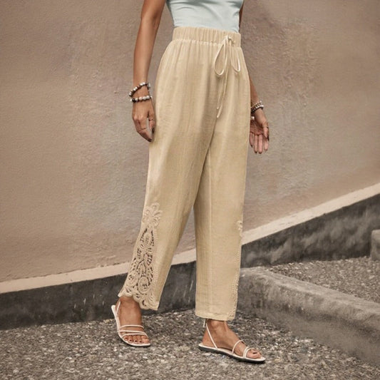 Calça Vionna™ em Linho de Algodão Com Bordado Vazado Na Barra E Caimento Leve / Elegância Casual Sem Apertar