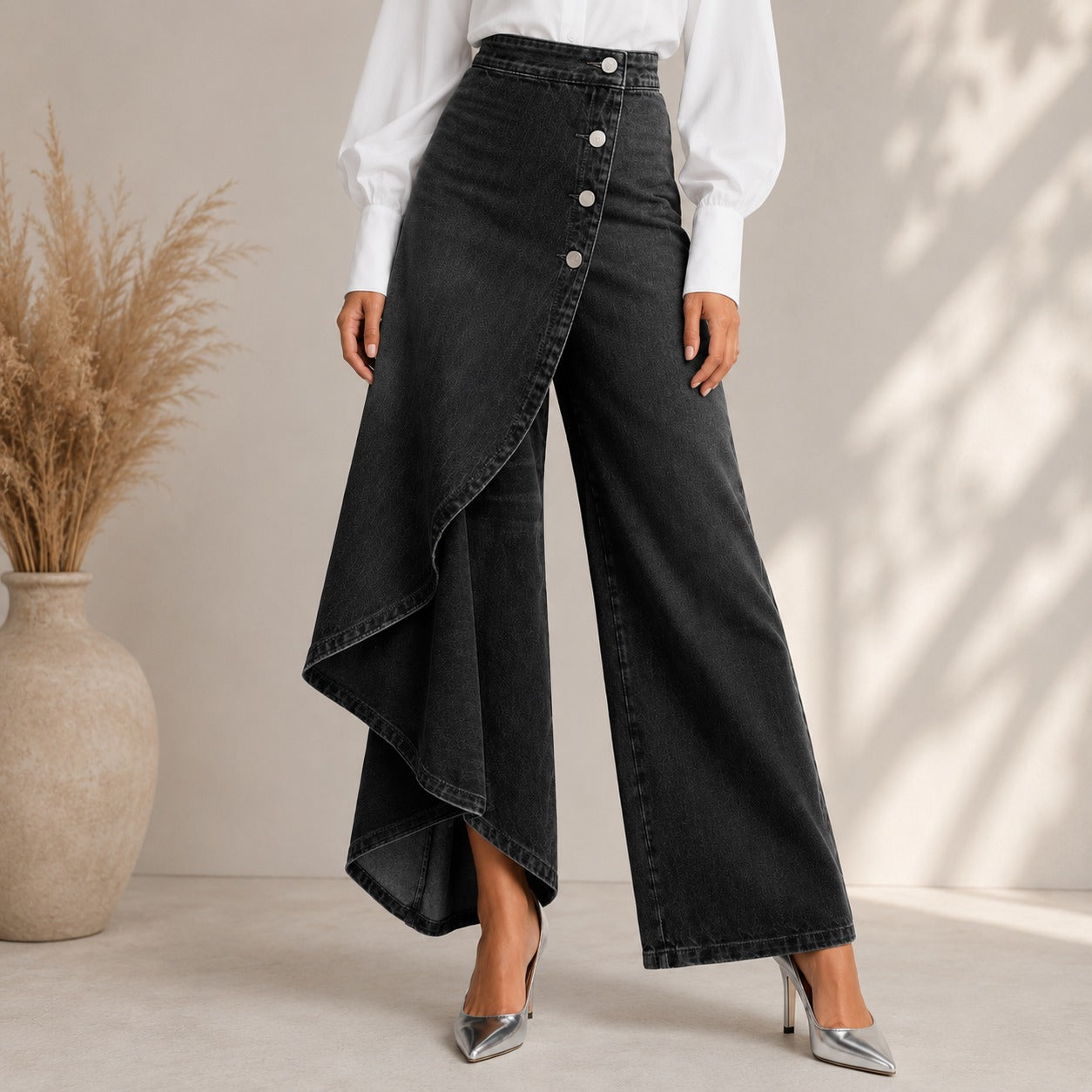 Calça Dalmira™ Jeans com Painel Transpassado e Cintura Alta / Sofisticação para Ocasiões que Pedem Destaque