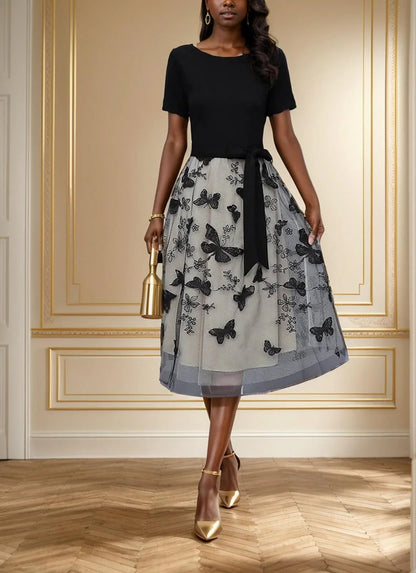 Vestido Dupla Camada Belleza™ com Detalhes de Borboleta / Elegância e Sofisticação em Cada Camada!