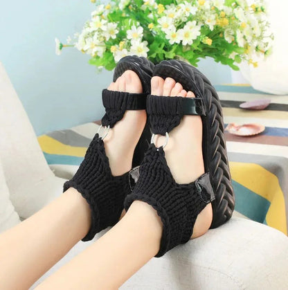 Sandália Livorno™ com Tiras em Tricô Artesanal e Solado Confort / Estilo Natural com Toque Contemporâneo para Seus Dias de Leveza!
