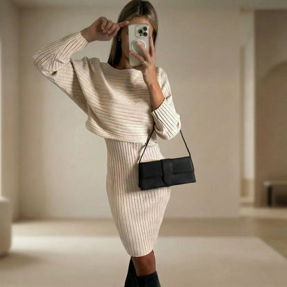 Conjunto Virginia Royale™ com Vestido Minimalista e Top Manga Longa