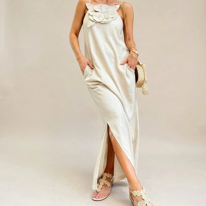Vestido Carmela™ com Flor Artesanal e Design Elegante