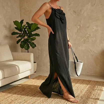 Vestido Carmela™ com Flor Artesanal e Design Elegante