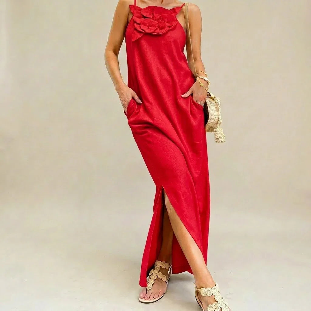 Vestido Carmela™ com Flor Artesanal e Design Elegante