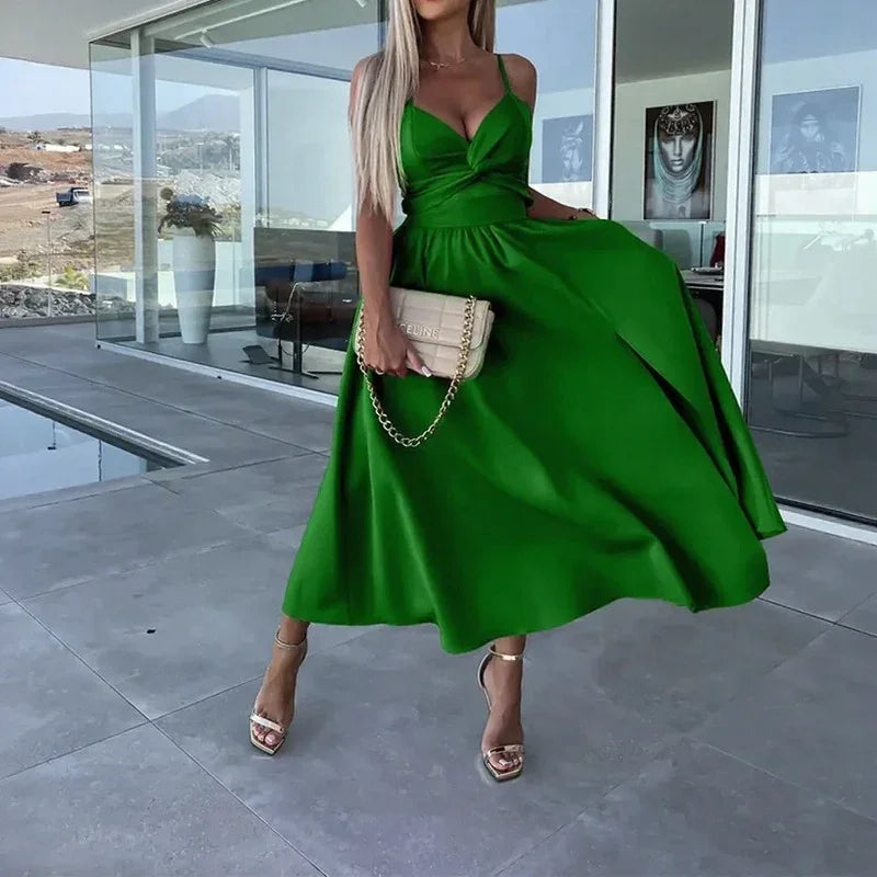 Vestido Fiora™ com Recorte Delicado e Fenda Elegante