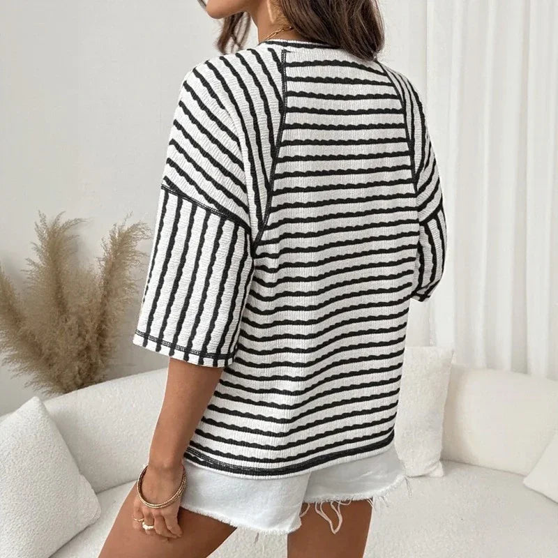 Blusa Dailynne™ Oversized com Design Listrado e Tecido Texturizado