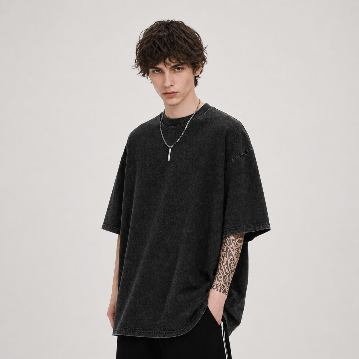 Camiseta Riven™ com Caimento Oversized e Estilo Atemporal