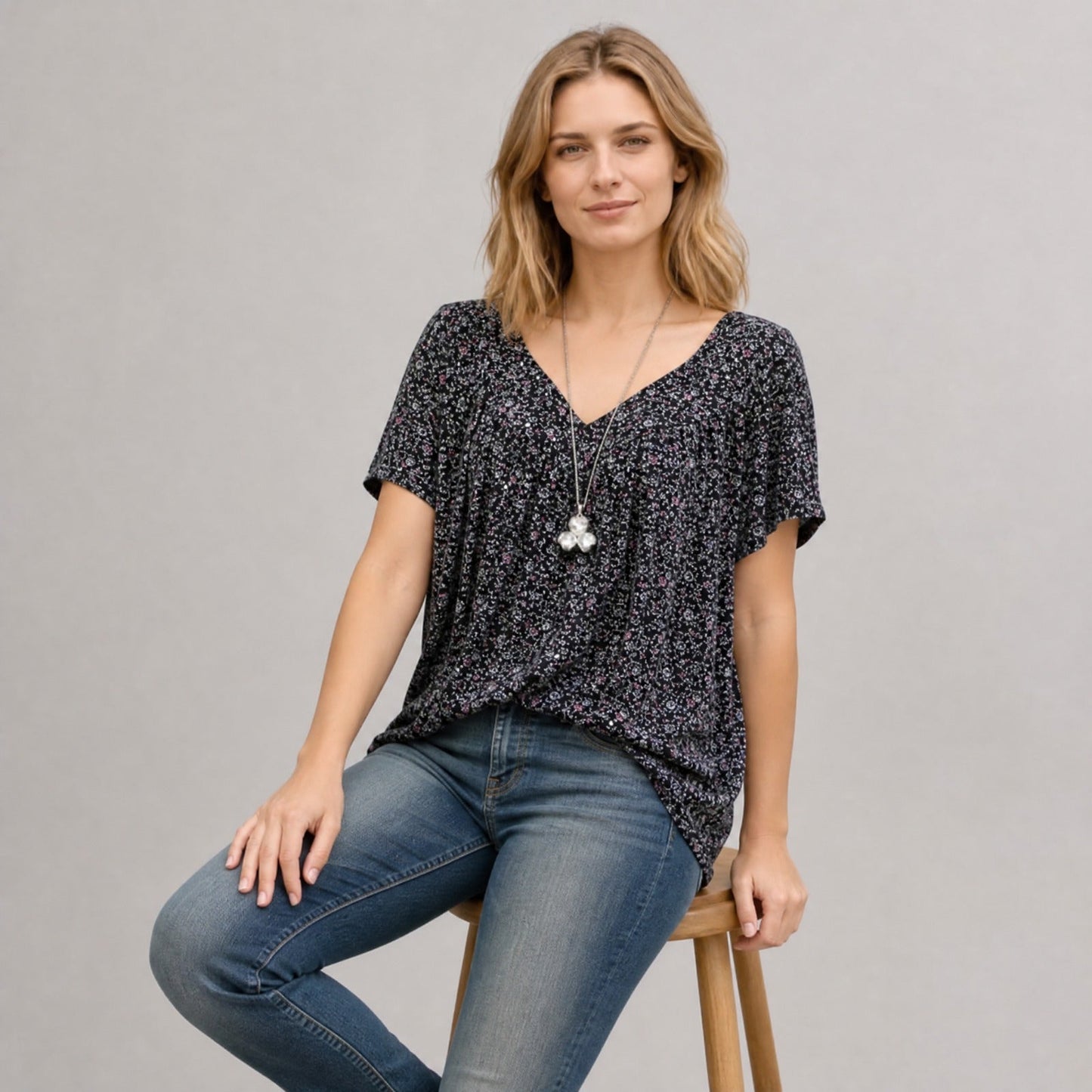 [COMPRE 2 E LEVE 3] Blusa Lisboa™ em Viscose Premium com Decote em V