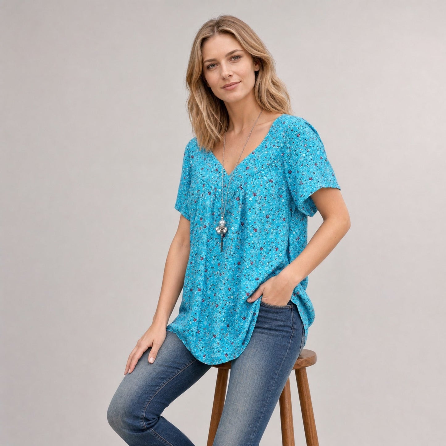 [COMPRE 2 E LEVE 3] Blusa Lisboa™ em Viscose Premium com Decote em V