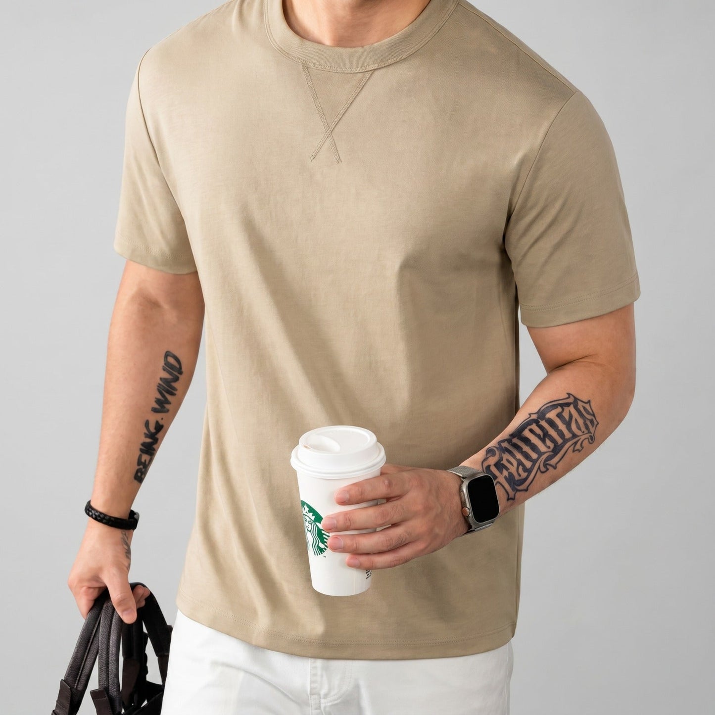 Camiseta Louis™ em Algodão Premium com Elastano e Gola Redonda Canelada