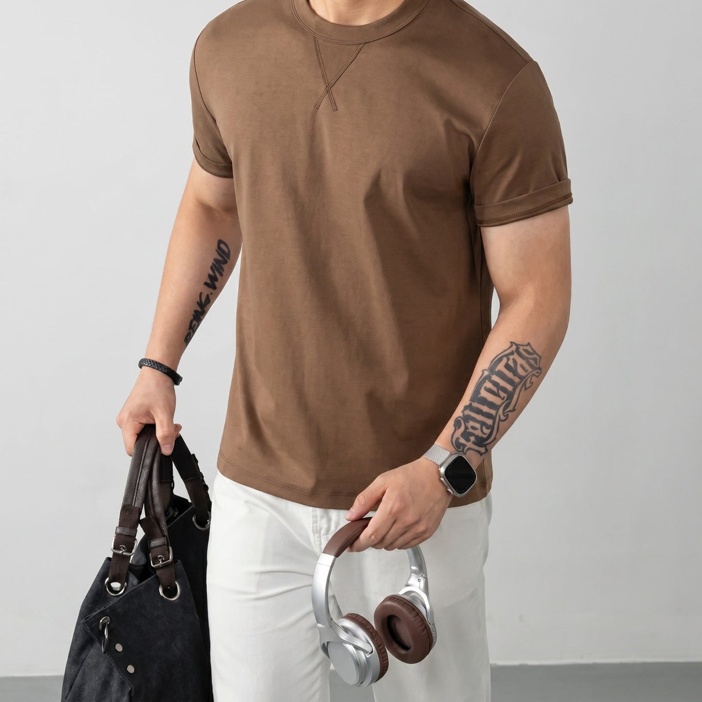 Camiseta Louis™ em Algodão Premium com Elastano e Gola Redonda Canelada