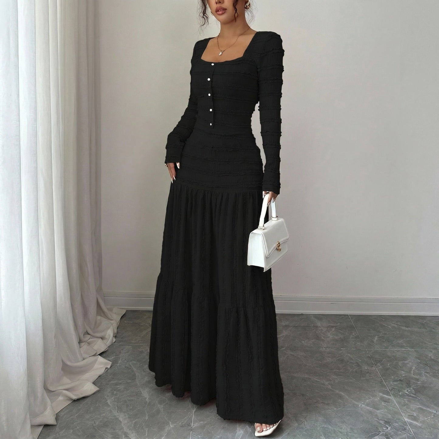 Vestido Longo Úrsula™ em Malha Plissada com Abotoamento Frontal