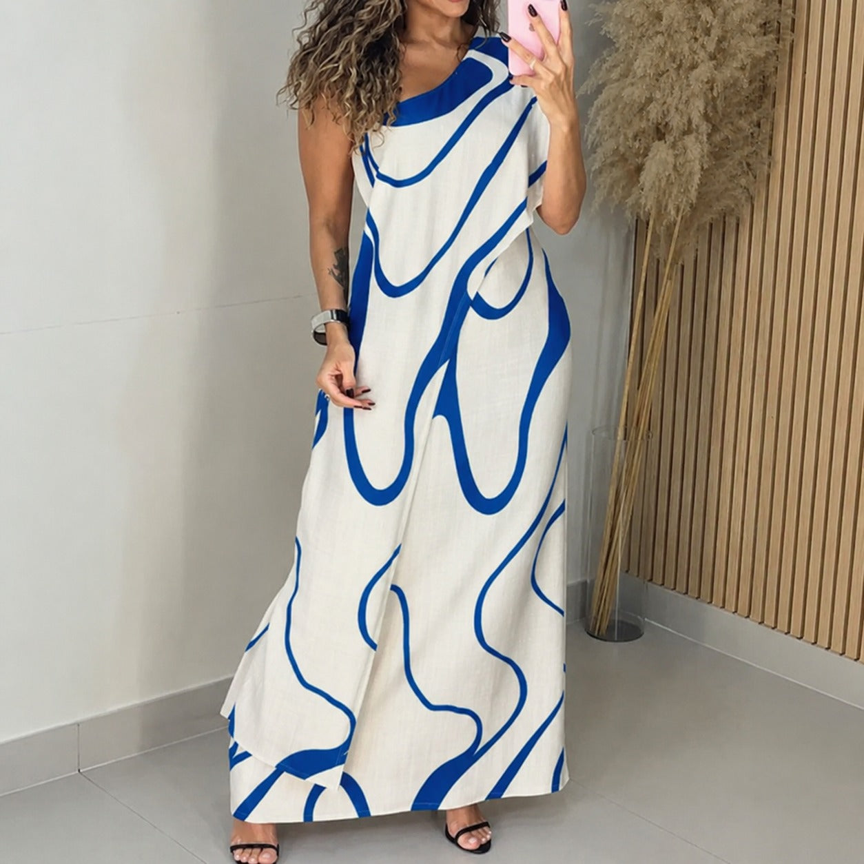 Vestido Alurea™ Ombro Único e Estampa Contemporânea