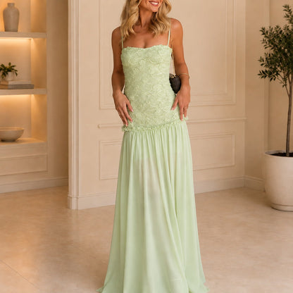 Vestido Roselle™ com Aplicações Florais e Caimento Elegante