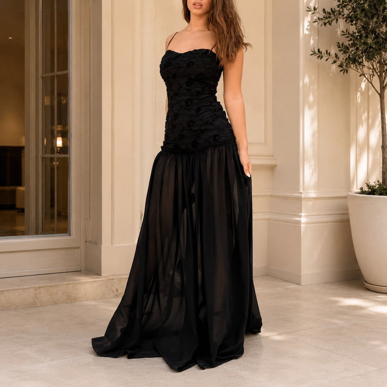Vestido Roselle™ com Aplicações Florais e Caimento Elegante