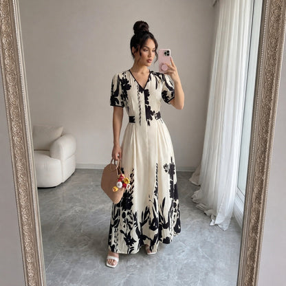 Vestido Maristelle™ com Estampa Floral Contrastante e Decote V