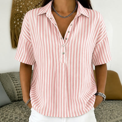 Camisa Salina™ com Listras Verticais, Gola Clássica e Botões Frontais.