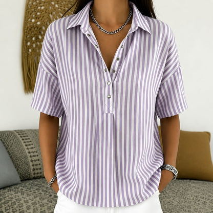 Camisa Salina™ com Listras Verticais, Gola Clássica e Botões Frontais.