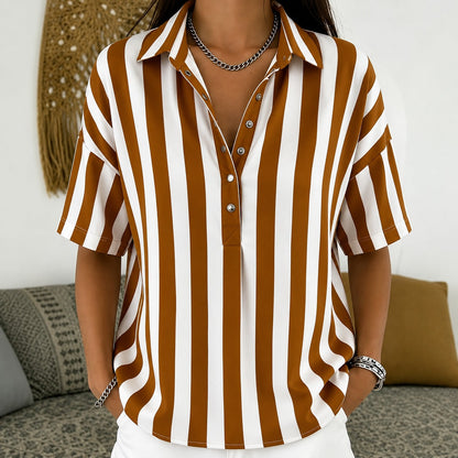 Camisa Salina™ com Listras Verticais, Gola Clássica e Botões Frontais.
