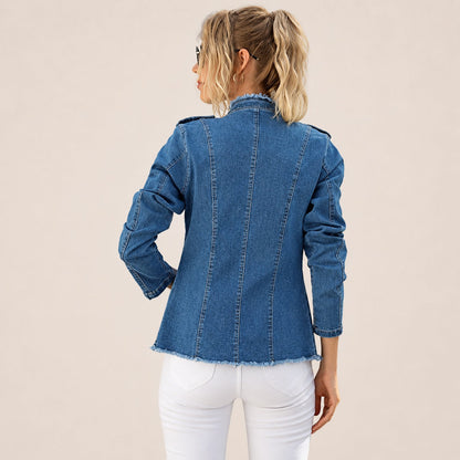 Jaqueta Lorenna™ Jeans com Botões Duplos e Acabamento Desfiado.
