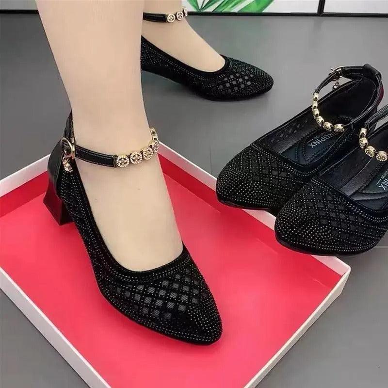 Sapatos Monalisa™ com Fivela e Acabamento em Renda / Elegância e Conforto com um Toque de Glamour!