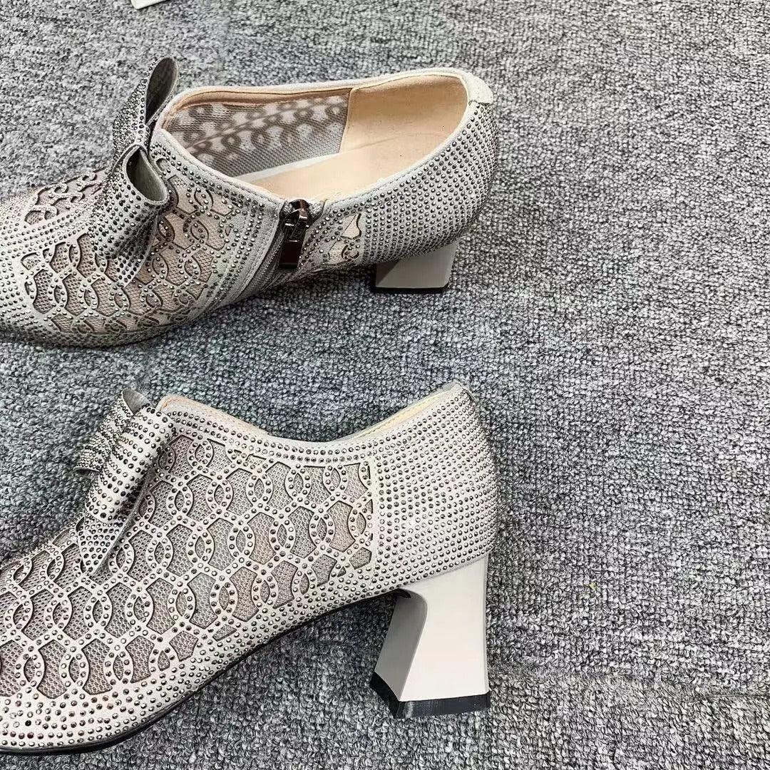 Sapatos Leonora™ com Acabamento Luxuoso em Strass e Bico Metalizado / Brilho Sofisticado a Cada Pisada!