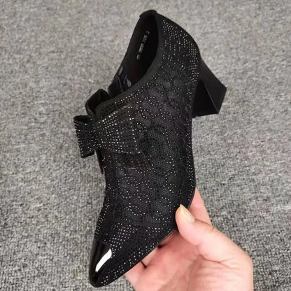 Sapatos Leonora™ com Acabamento Luxuoso em Strass e Bico Metalizado / Brilho Sofisticado a Cada Pisada!