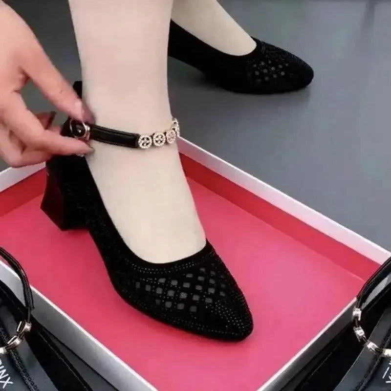 Sapatos Monalisa™ com Fivela e Acabamento em Renda / Elegância e Conforto com um Toque de Glamour!