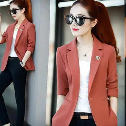 Blazer Casual Elizabeth™ Super Levinho com Broche  / O Único que Proporciona Sofisticação e Conforto na Medida Certa!
