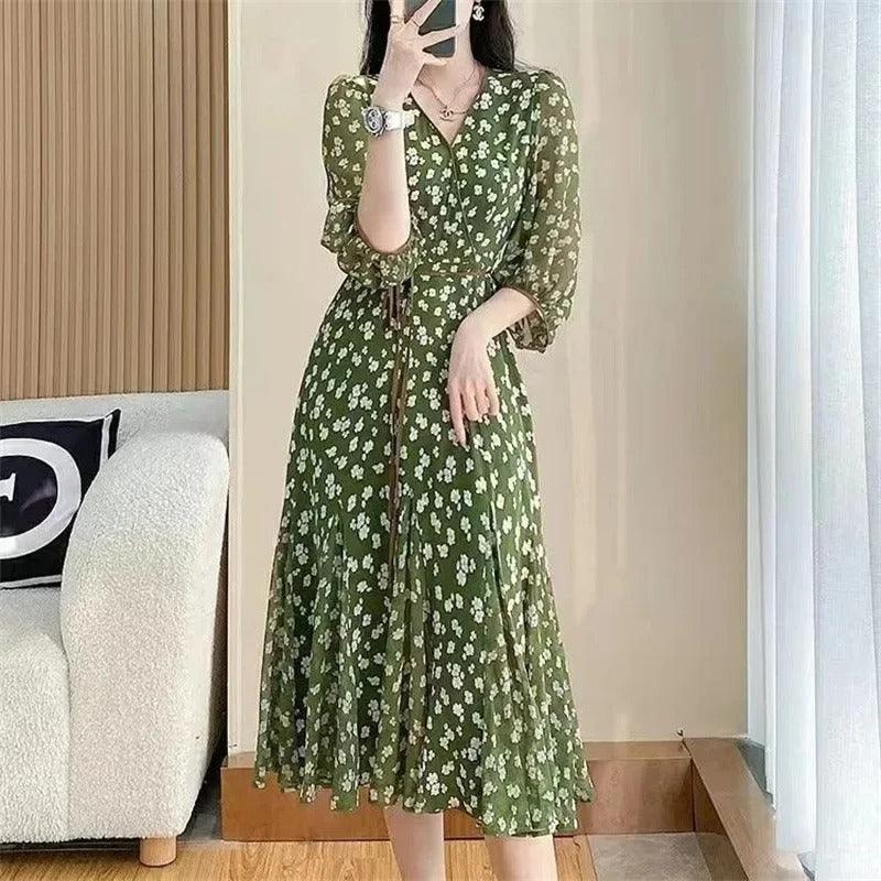Vestido Parisienne™ com Estampa Floral Fina / O Toque de Charme e Delicadeza para Qualquer Ocasião!