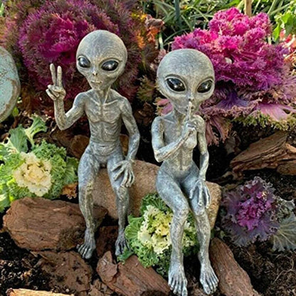 Irmãos Arcturianos / A Dupla de Alienígenas pronta para decorar sua Casa