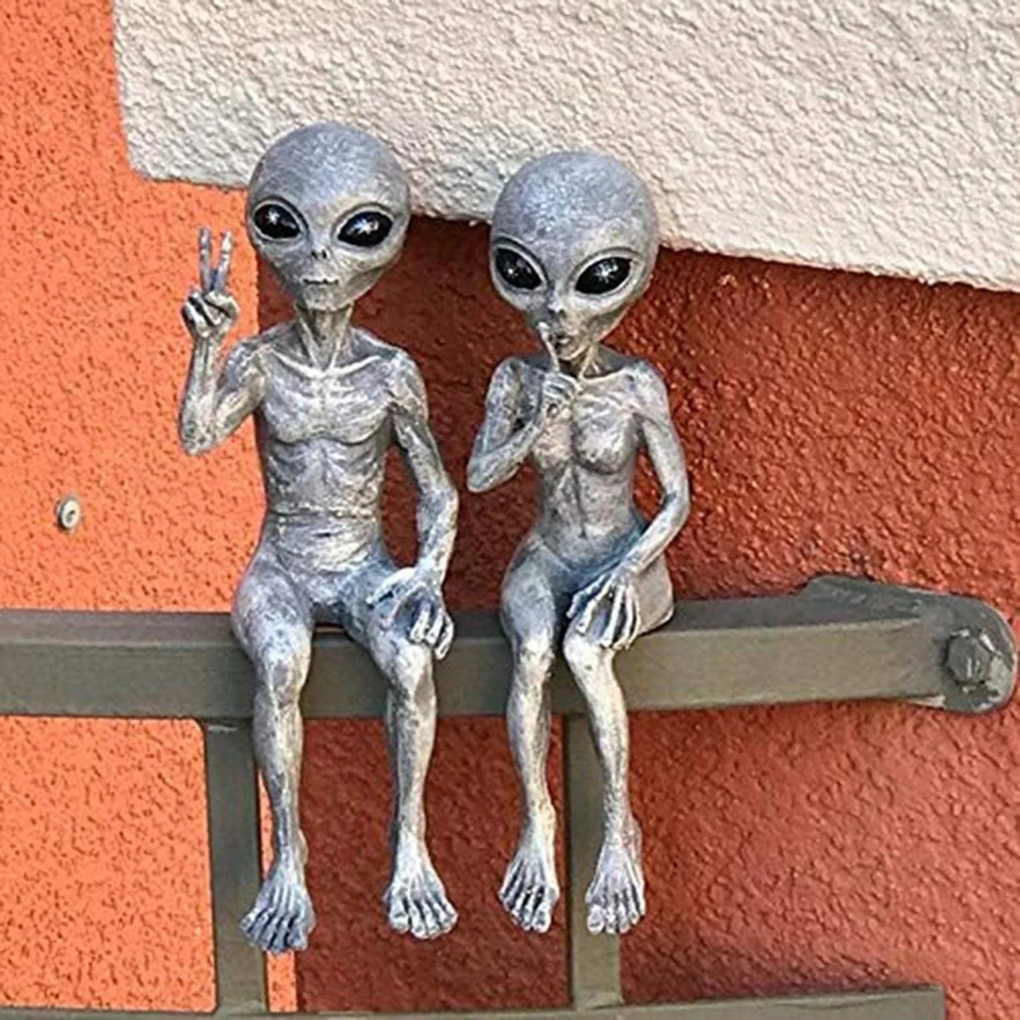 Irmãos Arcturianos / A Dupla de Alienígenas pronta para decorar sua Casa