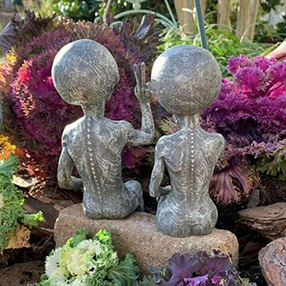 Irmãos Arcturianos / A Dupla de Alienígenas pronta para decorar sua Casa